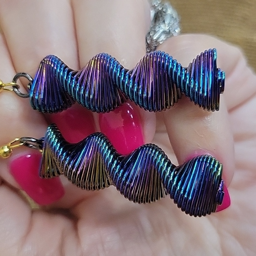 OILSLICK HELIX SPRING SPIRAL EARRING - Picture 5 of 8